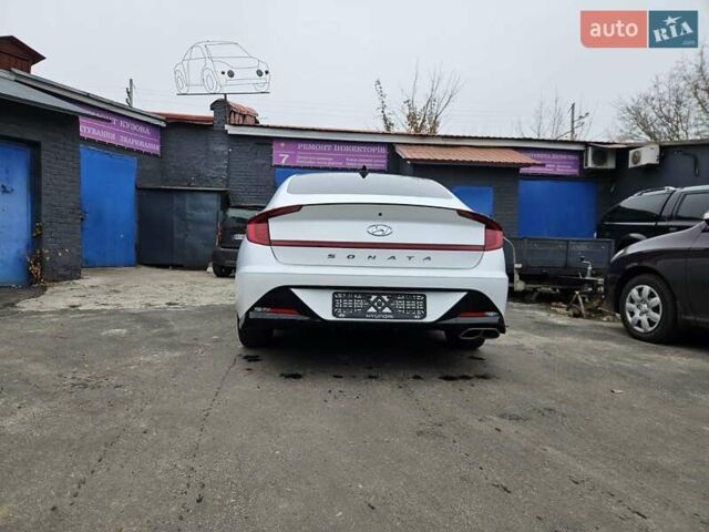 Білий Хендай Соната, об'ємом двигуна 2.5 л та пробігом 49 тис. км за 18599 $, фото 4 на Automoto.ua