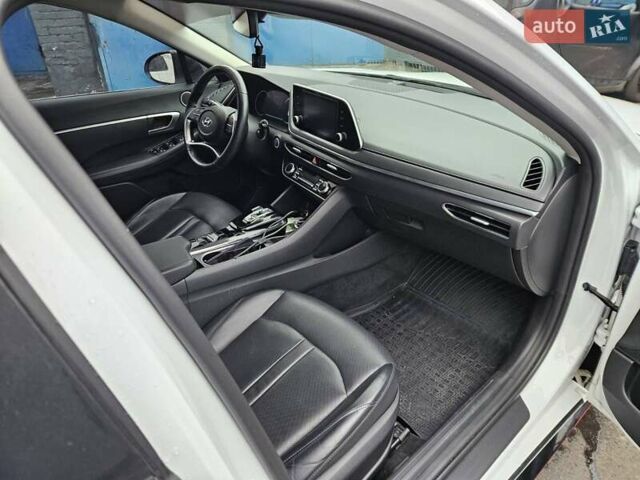 Білий Хендай Соната, об'ємом двигуна 2.5 л та пробігом 49 тис. км за 18599 $, фото 9 на Automoto.ua