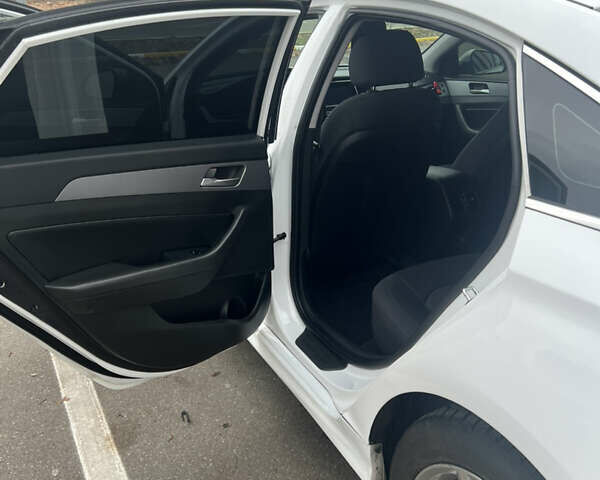 Белый Хендай Соната, объемом двигателя 2.4 л и пробегом 150 тыс. км за 13500 $, фото 14 на Automoto.ua