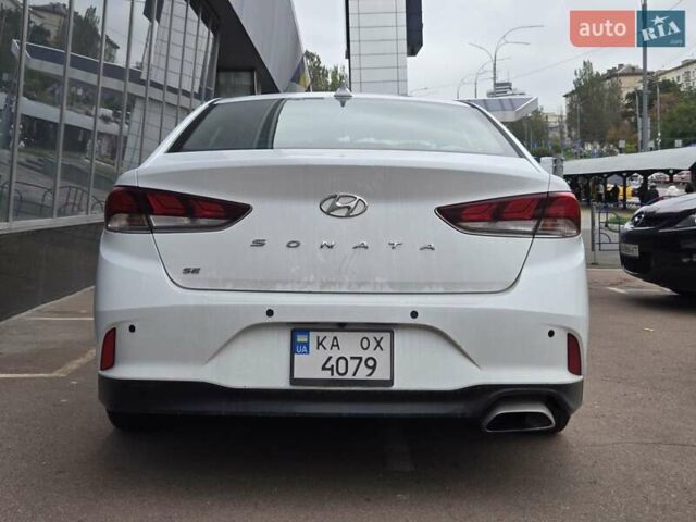 Білий Хендай Соната, об'ємом двигуна 2.4 л та пробігом 195 тис. км за 15900 $, фото 5 на Automoto.ua