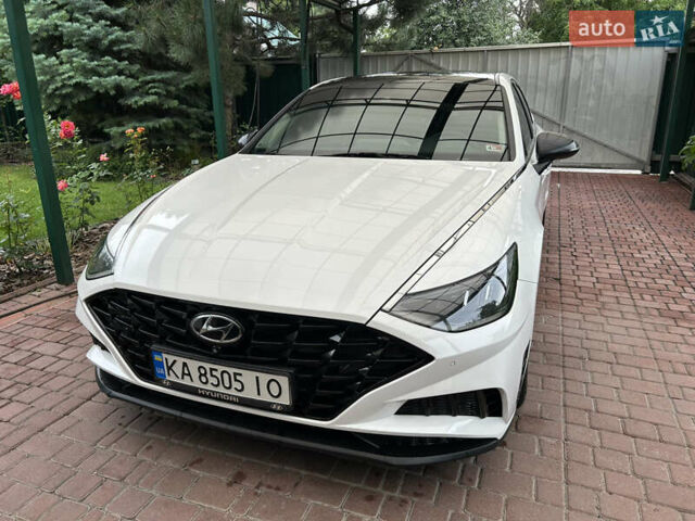 Белый Хендай Соната, объемом двигателя 2.5 л и пробегом 47 тыс. км за 19700 $, фото 1 на Automoto.ua