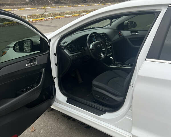 Белый Хендай Соната, объемом двигателя 2.4 л и пробегом 150 тыс. км за 13500 $, фото 13 на Automoto.ua