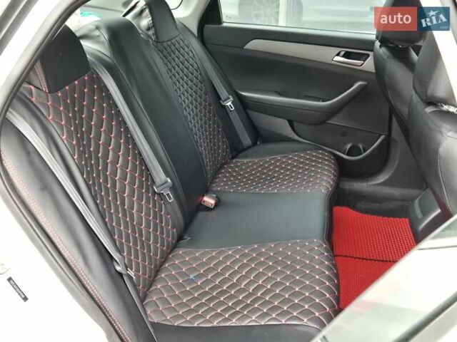 Білий Хендай Соната, об'ємом двигуна 2.4 л та пробігом 195 тис. км за 15900 $, фото 12 на Automoto.ua