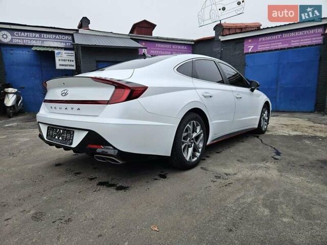 Білий Хендай Соната, об'ємом двигуна 2.5 л та пробігом 49 тис. км за 18599 $, фото 8 на Automoto.ua