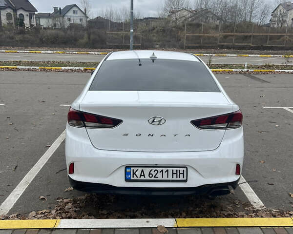 Белый Хендай Соната, объемом двигателя 2.4 л и пробегом 150 тыс. км за 13500 $, фото 7 на Automoto.ua