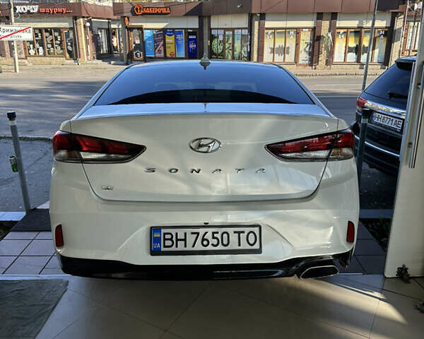 Білий Хендай Соната, об'ємом двигуна 2.5 л та пробігом 62 тис. км за 14500 $, фото 3 на Automoto.ua