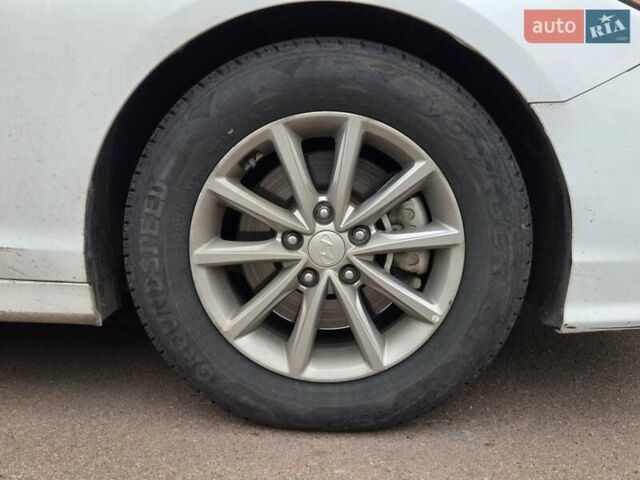 Білий Хендай Соната, об'ємом двигуна 2.4 л та пробігом 195 тис. км за 15900 $, фото 18 на Automoto.ua