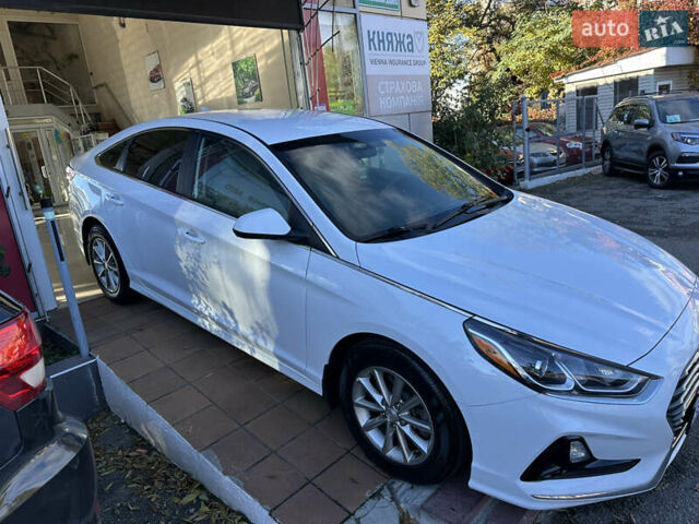 Білий Хендай Соната, об'ємом двигуна 2.5 л та пробігом 62 тис. км за 14500 $, фото 2 на Automoto.ua