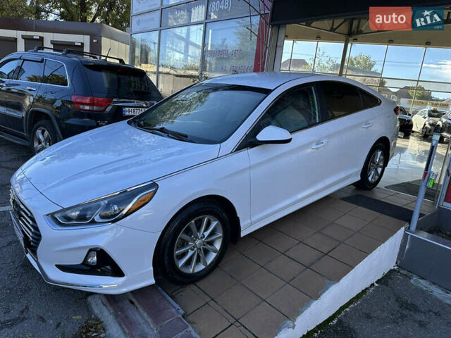 Білий Хендай Соната, об'ємом двигуна 2.5 л та пробігом 62 тис. км за 14500 $, фото 1 на Automoto.ua