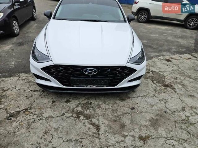 Білий Хендай Соната, об'ємом двигуна 2.5 л та пробігом 49 тис. км за 18599 $, фото 1 на Automoto.ua