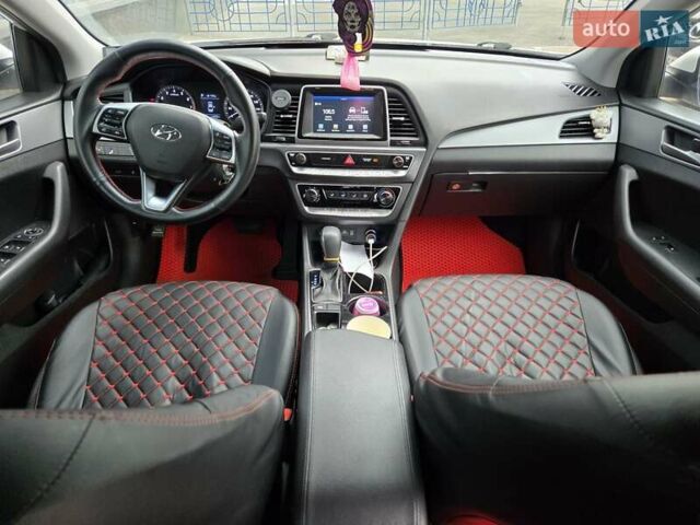 Білий Хендай Соната, об'ємом двигуна 2.4 л та пробігом 195 тис. км за 15900 $, фото 19 на Automoto.ua
