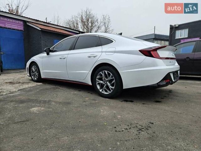 Білий Хендай Соната, об'ємом двигуна 2.5 л та пробігом 49 тис. км за 18599 $, фото 5 на Automoto.ua