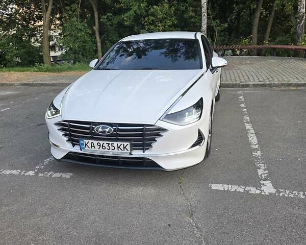 Белый Хендай Соната, объемом двигателя 2 л и пробегом 128 тыс. км за 22500 $, фото 11 на Automoto.ua