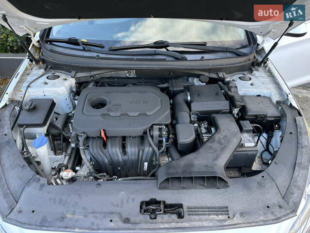 Білий Хендай Соната, об'ємом двигуна 2.5 л та пробігом 62 тис. км за 14500 $, фото 9 на Automoto.ua