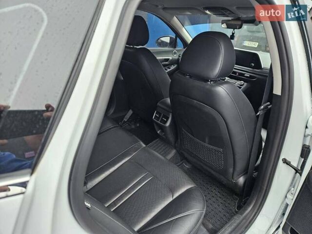 Білий Хендай Соната, об'ємом двигуна 2.5 л та пробігом 49 тис. км за 18599 $, фото 16 на Automoto.ua