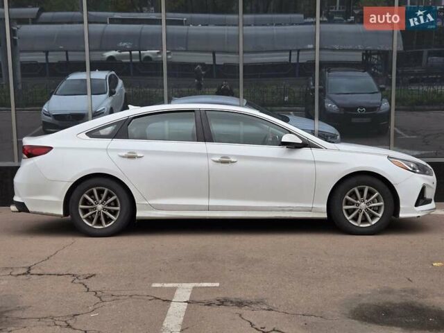 Білий Хендай Соната, об'ємом двигуна 2.4 л та пробігом 195 тис. км за 15900 $, фото 6 на Automoto.ua