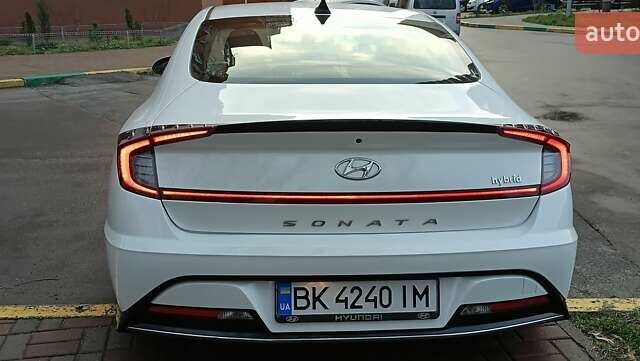 Білий Хендай Соната, об'ємом двигуна 2 л та пробігом 43 тис. км за 23550 $, фото 1 на Automoto.ua