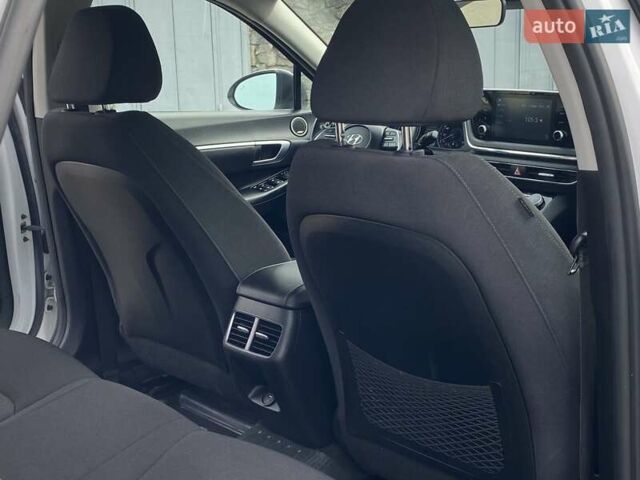 Белый Хендай Соната, объемом двигателя 2 л и пробегом 95 тыс. км за 20900 $, фото 15 на Automoto.ua