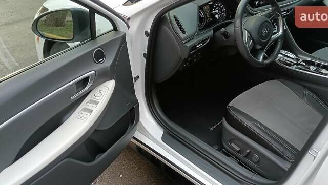 Білий Хендай Соната, об'ємом двигуна 2 л та пробігом 43 тис. км за 23550 $, фото 19 на Automoto.ua