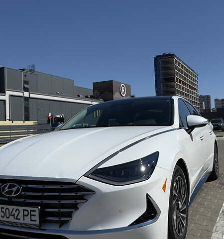 Белый Хендай Соната, объемом двигателя 2 л и пробегом 70 тыс. км за 26900 $, фото 1 на Automoto.ua