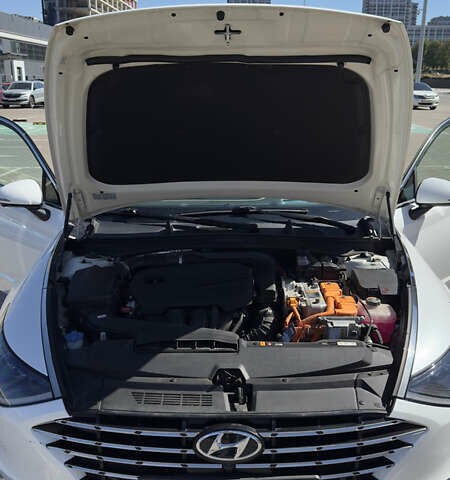 Белый Хендай Соната, объемом двигателя 2 л и пробегом 70 тыс. км за 26900 $, фото 34 на Automoto.ua