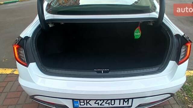 Білий Хендай Соната, об'ємом двигуна 2 л та пробігом 43 тис. км за 23550 $, фото 22 на Automoto.ua