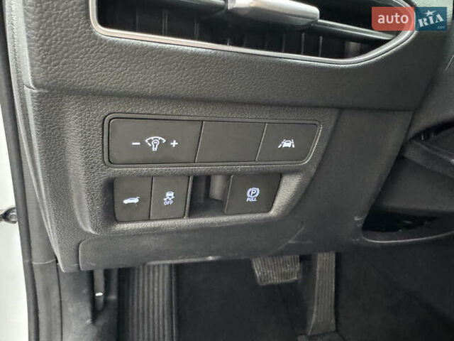 Білий Хендай Соната, об'ємом двигуна 2.5 л та пробігом 95 тис. км за 17500 $, фото 24 на Automoto.ua