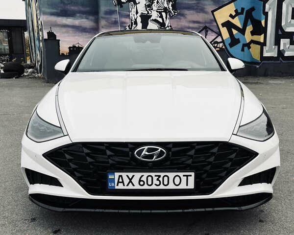 Білий Хендай Соната, об'ємом двигуна 1.6 л та пробігом 55 тис. км за 21400 $, фото 24 на Automoto.ua