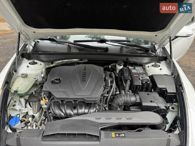 Білий Хендай Соната, об'ємом двигуна 2.5 л та пробігом 95 тис. км за 17500 $, фото 26 на Automoto.ua