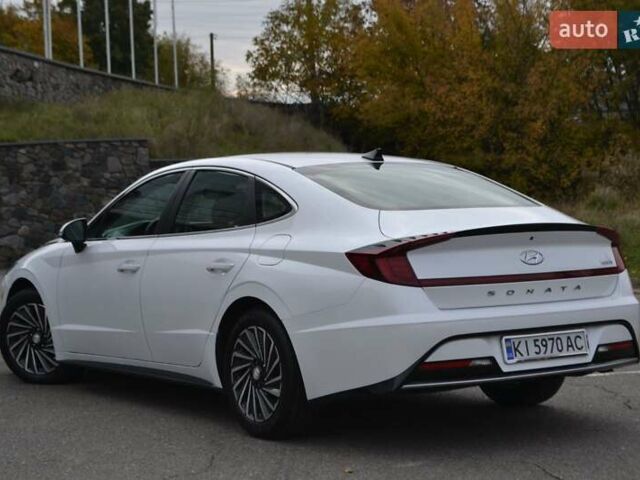 Белый Хендай Соната, объемом двигателя 2 л и пробегом 95 тыс. км за 20900 $, фото 1 на Automoto.ua