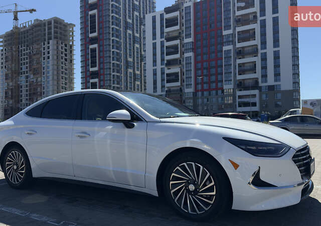 Белый Хендай Соната, объемом двигателя 2 л и пробегом 70 тыс. км за 26900 $, фото 5 на Automoto.ua