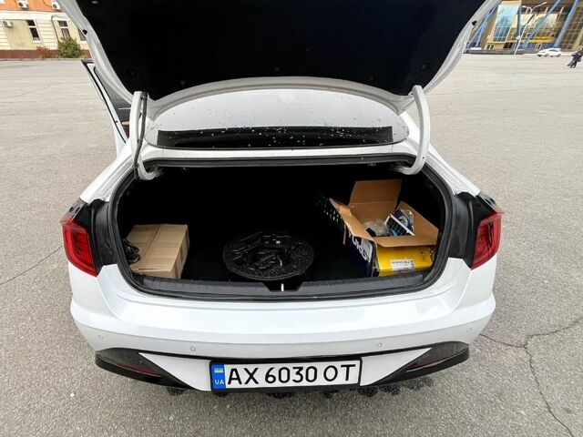 Белый Хендай Соната, объемом двигателя 1.6 л и пробегом 55 тыс. км за 21400 $, фото 13 на Automoto.ua