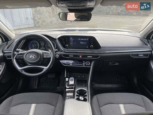 Белый Хендай Соната, объемом двигателя 2 л и пробегом 95 тыс. км за 20900 $, фото 10 на Automoto.ua