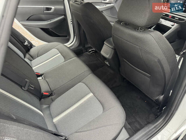 Білий Хендай Соната, об'ємом двигуна 2.5 л та пробігом 95 тис. км за 17500 $, фото 17 на Automoto.ua