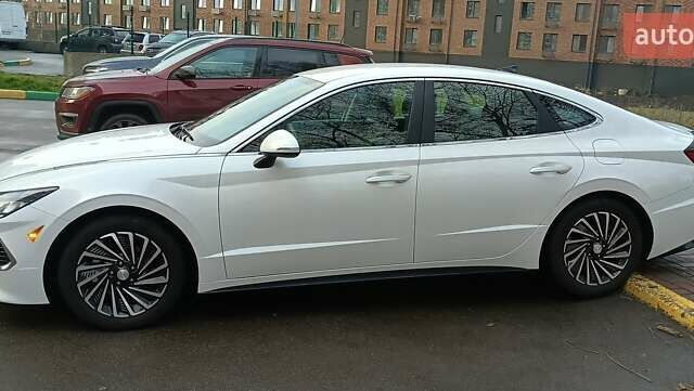 Білий Хендай Соната, об'ємом двигуна 2 л та пробігом 43 тис. км за 23550 $, фото 2 на Automoto.ua