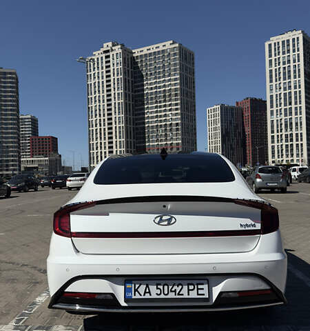 Белый Хендай Соната, объемом двигателя 2 л и пробегом 70 тыс. км за 26900 $, фото 8 на Automoto.ua