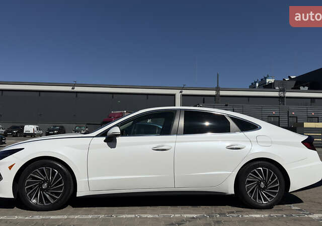 Белый Хендай Соната, объемом двигателя 2 л и пробегом 70 тыс. км за 26900 $, фото 3 на Automoto.ua