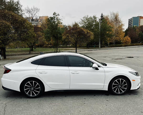 Білий Хендай Соната, об'ємом двигуна 1.6 л та пробігом 55 тис. км за 21400 $, фото 5 на Automoto.ua