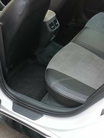 Білий Хендай Соната, об'ємом двигуна 2 л та пробігом 43 тис. км за 23550 $, фото 23 на Automoto.ua