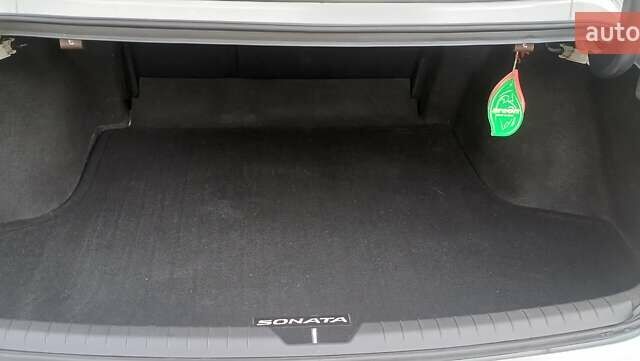 Білий Хендай Соната, об'ємом двигуна 2 л та пробігом 43 тис. км за 23550 $, фото 26 на Automoto.ua