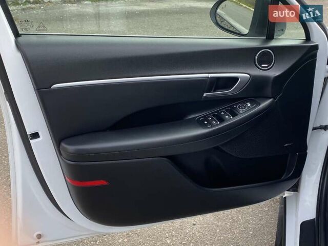 Белый Хендай Соната, объемом двигателя 2 л и пробегом 95 тыс. км за 20900 $, фото 22 на Automoto.ua