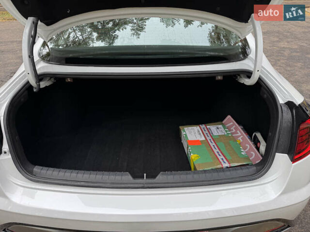 Білий Хендай Соната, об'ємом двигуна 2.5 л та пробігом 95 тис. км за 17500 $, фото 12 на Automoto.ua