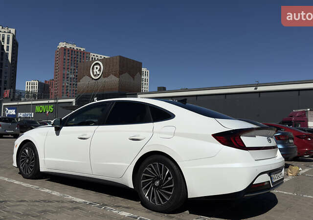 Белый Хендай Соната, объемом двигателя 2 л и пробегом 70 тыс. км за 26900 $, фото 2 на Automoto.ua