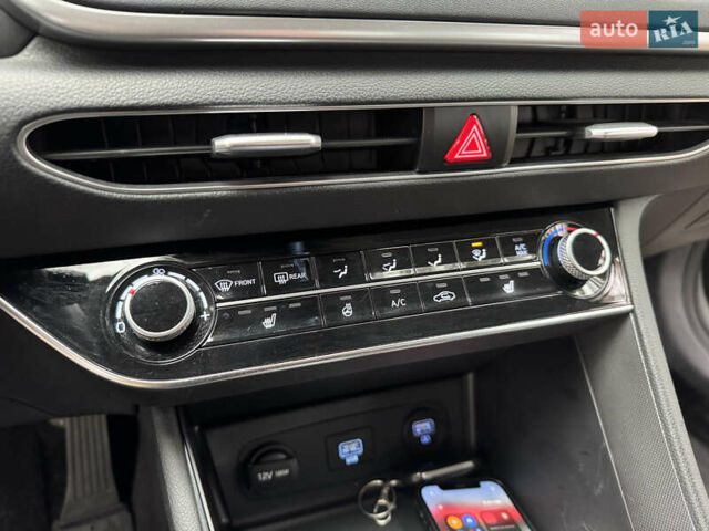 Білий Хендай Соната, об'ємом двигуна 2.5 л та пробігом 95 тис. км за 17500 $, фото 22 на Automoto.ua