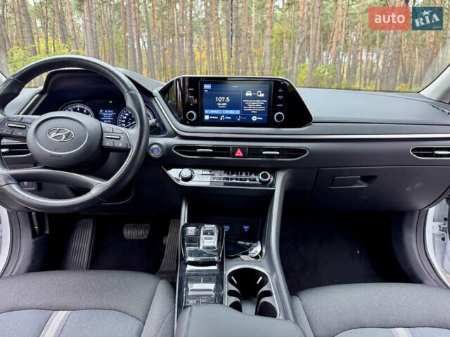 Білий Хендай Соната, об'ємом двигуна 2.5 л та пробігом 95 тис. км за 17500 $, фото 18 на Automoto.ua