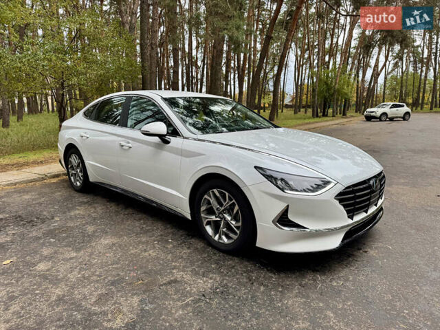 Білий Хендай Соната, об'ємом двигуна 2.5 л та пробігом 95 тис. км за 17500 $, фото 10 на Automoto.ua