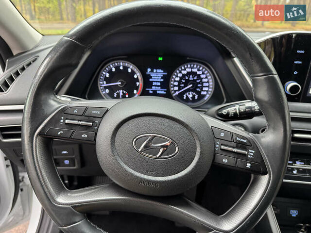 Білий Хендай Соната, об'ємом двигуна 2.5 л та пробігом 95 тис. км за 17500 $, фото 23 на Automoto.ua