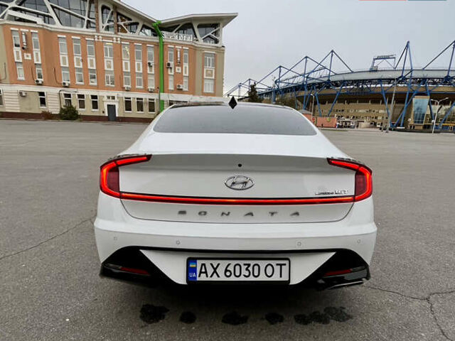 Білий Хендай Соната, об'ємом двигуна 1.6 л та пробігом 55 тис. км за 21400 $, фото 9 на Automoto.ua