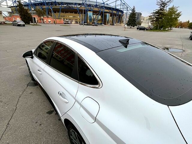 Белый Хендай Соната, объемом двигателя 1.6 л и пробегом 55 тыс. км за 21400 $, фото 5 на Automoto.ua