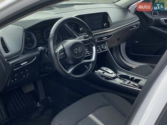 Белый Хендай Соната, объемом двигателя 2 л и пробегом 95 тыс. км за 20900 $, фото 16 на Automoto.ua